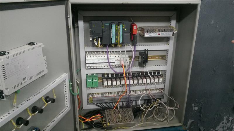 智能網(wǎng)關(guān)現(xiàn)場(chǎng)